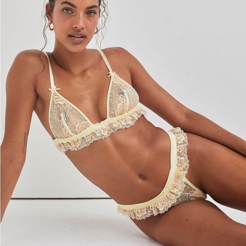 For Love and Lemons Eyelet Rose Ruffle Lace Thong M *NWT